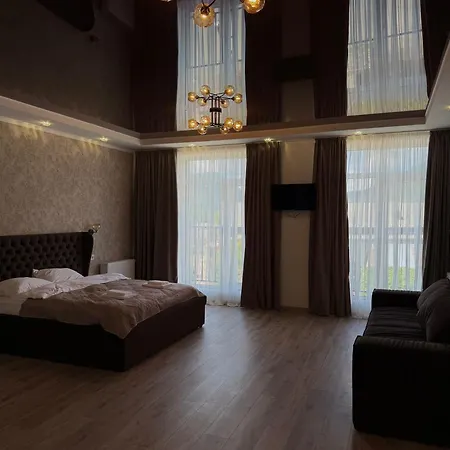 старий дуб Hotel *