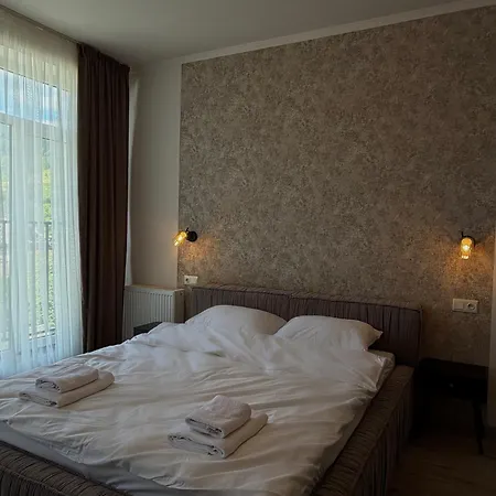 Hotel старий дуб Mizhhirya (Transcarpathia)